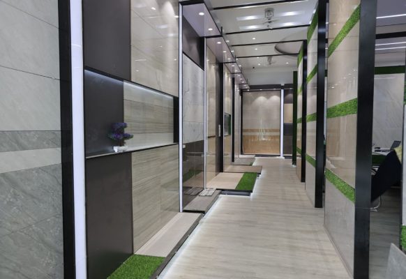 Các sản phẩm gạch lát nền được trưng bày tại showroom của Á Mỹ Minh Long