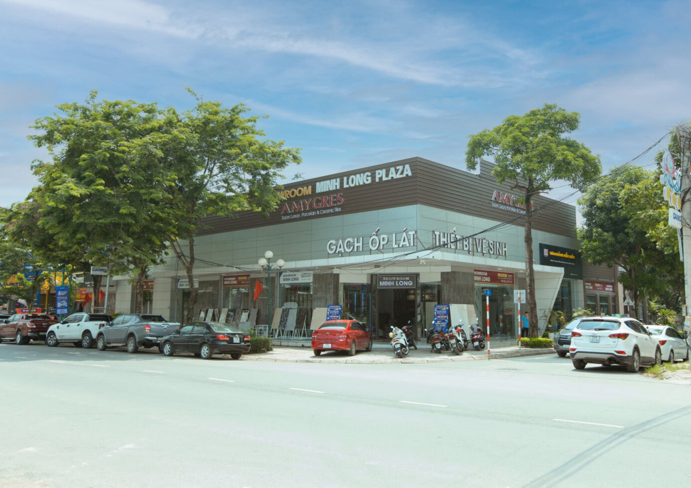 Showroom Á Mỹ Minh Long