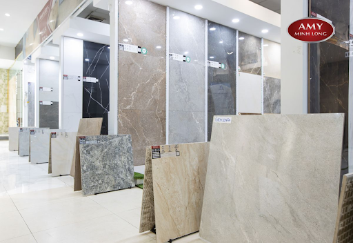 Các mẫu gạch ốp lát được trưng bày tại showroom của Á Mỹ Minh Long