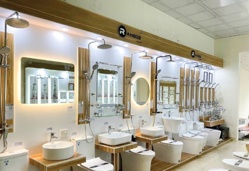 Showroom Á Mỹ Minh Long trưng bày các mẫu bồn cầu