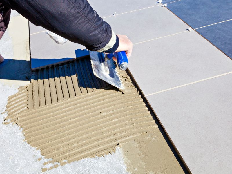 Chọn keo dán gạch hay hồ dầu