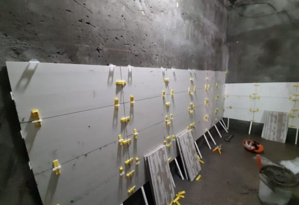 Bề mặt gạch không phẳng gây mất thẩm mỹ và khó khăn trong việc vệ sinh